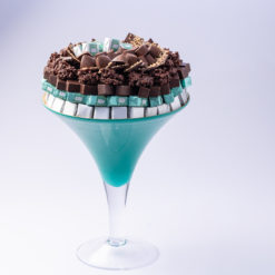 Coupe vert véronèse sur pied en verre teinté